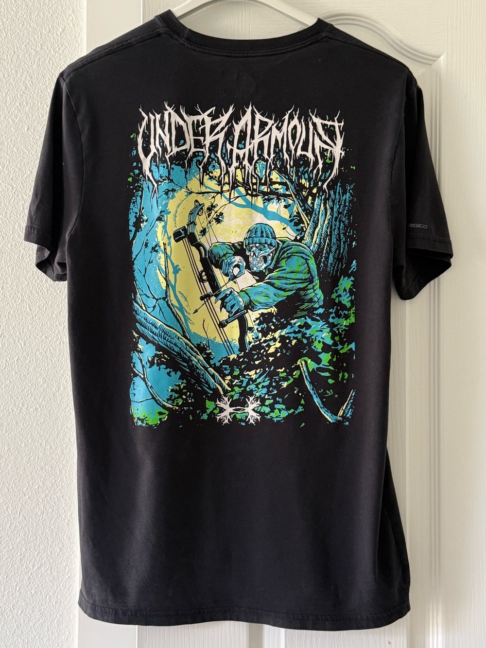 Under Armour Charged Hunt Skull Archer Graphic Tee Men’s Small HeatGear Black